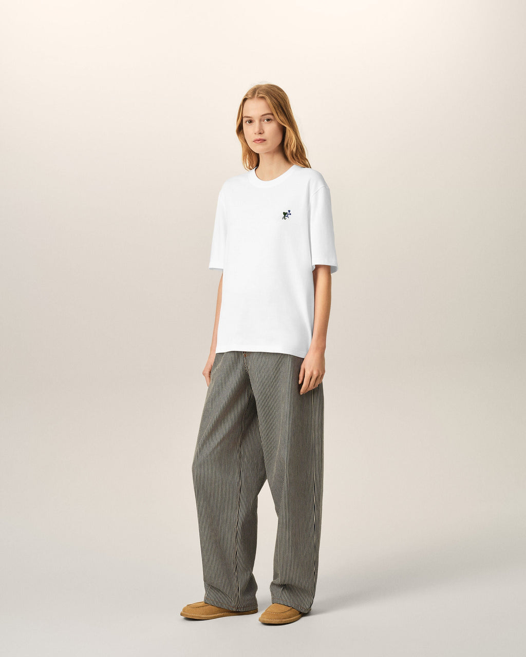 White cotton t-shirt with Ami de Coeur tulip